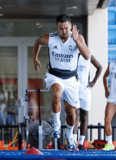 土超落魄豪门有意阿扎尔 皇马生涯6球今铁板凳 土超落魄豪门有意阿扎尔 皇马生涯6球今铁板凳